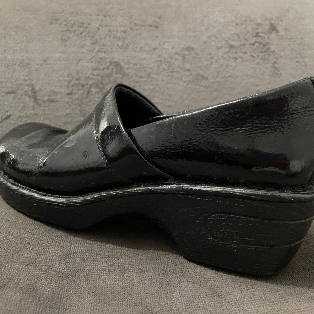 ❤️2 for $15❤️ BORN CLOGS